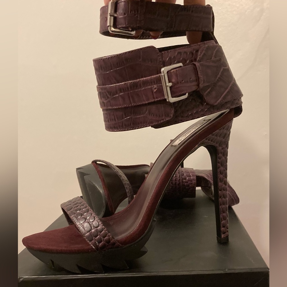 Steve Madden Peace Love Tarzana Size 9 leather deep wine purple high heels